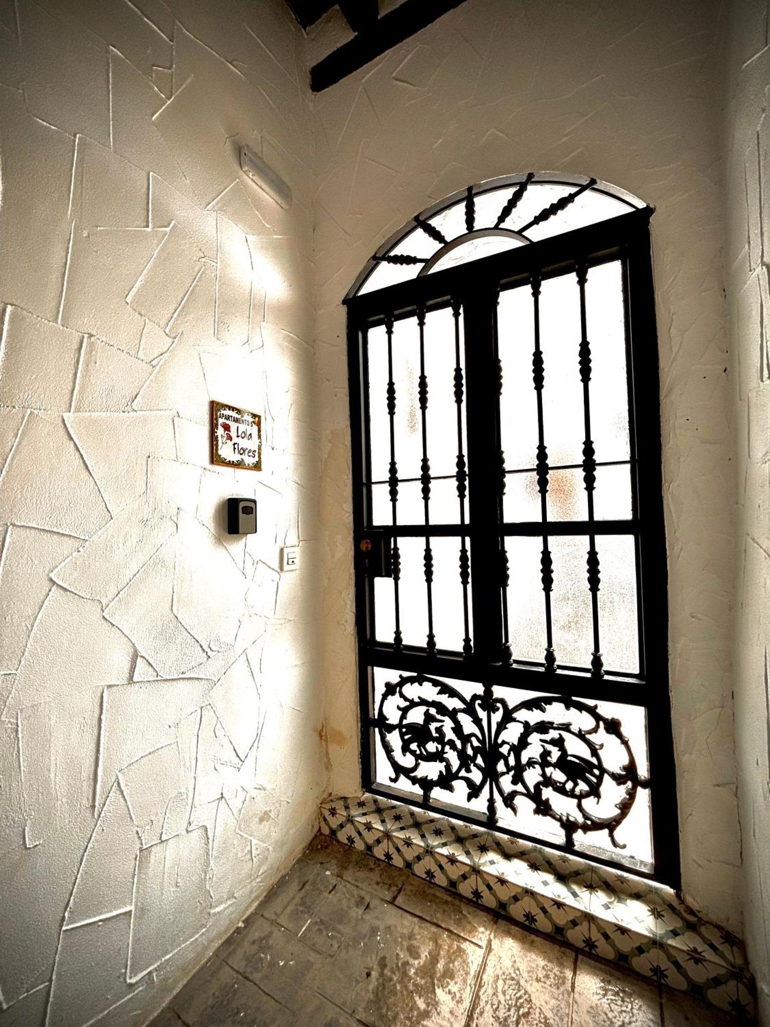 Apartamento La Lola - Patio Privado Jerez de la Frontera Exterior photo